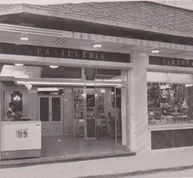 Foto antigua de la Pastelería Tartypas