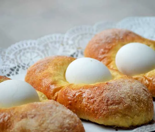 Hornazo con un huevo